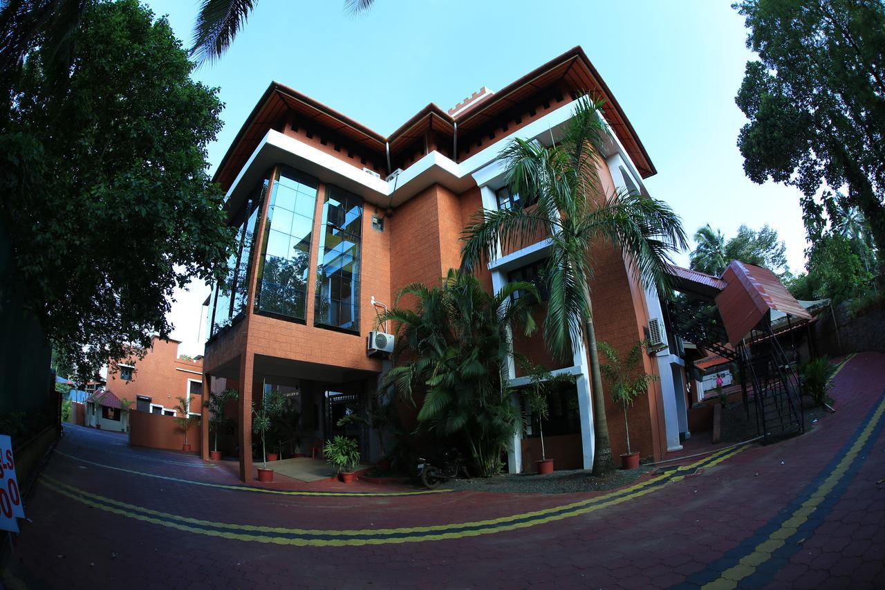 Hotel Capital O 46475 Gd International Redfort Nilambūr Exterior foto